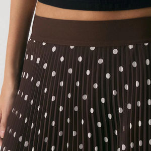 Falda cómoda de media pierna hasta el tobillo para mujer, con estampado de lunares marrones y caída suave, ideal para el día a día. - Product Image 6