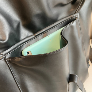 <span class=keywords><strong>Sac</strong></span> fourre-tout à bandoulière de luxe pour femmes à la mode en matériau PU Portable avec fermeture à glissière conception d'épaule à fronde personnalisée - Product Image 3