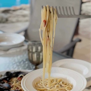 Fourchettes à pâtes en métal pour servir les pâtes italiennes avec sauce et fromage - Product Image 3