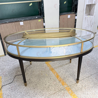 Vitrine à bijoux ovale en acier inoxydable PVD or avec verre incurvé, éclairage LED, design écologique et étanche pour centres commerciaux