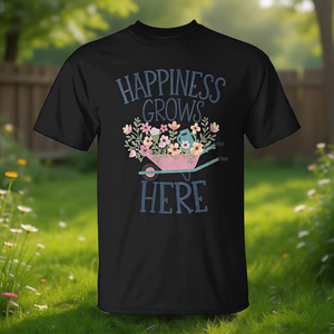 Le bonheur grandit ici - T-shirt avec motif floral rose et chariot de jardinage - Product Image 3