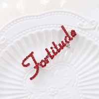 Strass grec triangle delta dame fortitude broche breloques 1913 ans cristal rouge lettre broche broches