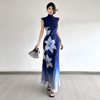 Nouvelle robe cheongsam à imprimé floral de style chinois pour femmes, sans manches, col montant, coupe ajustée, élégante, longue robe maxi