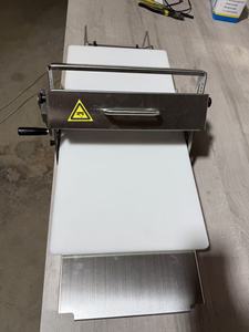 Laminadora de Masa Manual Compacta, Mini Laminadora de Masa para Croissants, para Pastelería, Panadería y Estirado de Masa de Pizza - Product Image 4