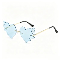 Lunettes de soleil amusantes en métal sans monture pour femmes, idéales pour les fêtes et festivals, avec motif cœur d'amour