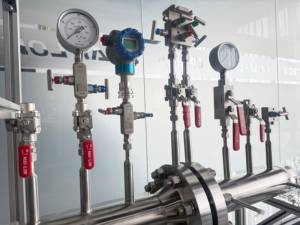 Válvula de bloqueo de 3 vías Monel 400 de 6000 PSI con montaje remoto 1/2 FNPT anticorrosiva UNS N04400 para uso marino en petróleo y gas - Product Image 5