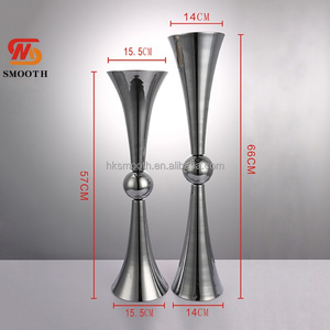 Vase en métal doré élégant et noble, grand, pour centre de table de mariage, support de fleurs fin - Product Image 3
