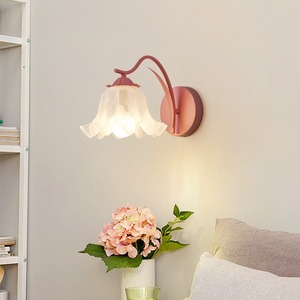 โคมไฟติดผนังสไตล์มินิมอลลิสต์สมัยใหม่ลิลลี่วัลเล่ย์ ดีไซน์ฝรั่งเศสยอดนิยมสำหรับห้องนอน ห้องนั่งเล่น ทางเดิน และบันได - Product Image 2