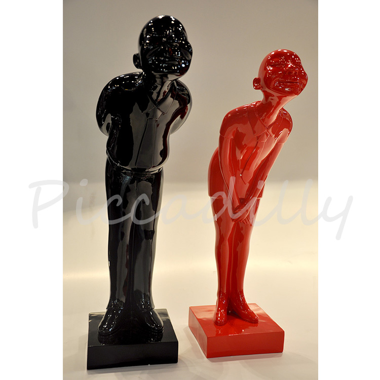 Hot Selling Winkel Decoratie Glasvezel Buigen Glimlach Man Standbeeld Sculptuur