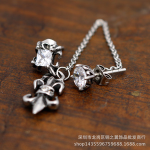 Pendientes colgantes de acero de titanio estilo coreano punk rock de Yunnique, diseño geométrico de flor en blanco y negro. - Product Image 4