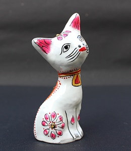 Nirmala Handicrafts NH01903 Estatua de Gato de Metal Hecha a Mano con Esmalte Meenakari, Diseño Feng Shui Sentado, Decoración India de Rajastán - Product Image 2