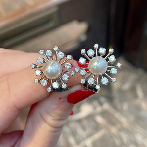 Orecchini a perno con fiocchi di neve dolci per donna, accessori freschi per l'uso quotidiano - Product Image 6