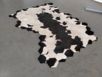 Neuer Design-Fabrikpreis, Gitter-Patchwork-Rindsleder-Bereichsteppich, luxuriöser echter Kuhfell-Bodenteppich für das Wohnzimmer