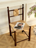 Chaise de salle à manger rustique en bois massif BST avec dossier en échelle et assise en jonc tressé à la main pour restaurant