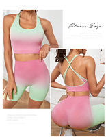 Ensemble de yoga vert sans couture en Spandex/Nylon, comprenant un soutien-gorge sexy et un pantalon liftant les fesses, avec short d'exercice pour le fitness