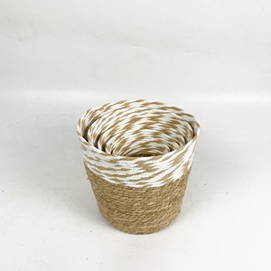 Hand Woven Plant Basket with Waterproof Plastic Liner, Round Natural Flower Pot Cover Basket for Indoor Outdoor Modern Home Deco