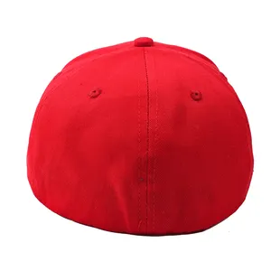 OEM personnalisé casquette de baseball ajustée dos fermé chapeaux bonnet rouge