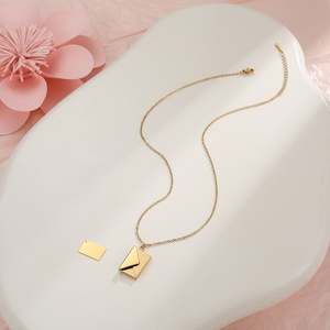 Collana Personalizzata con <span class=keywords><strong>Nome</strong></span> Inciso, Ciondolo a Forma di Cuore con Cristallo in Acciaio Inossidabile per Donna - Product Image 6