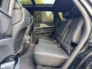 Confort raffiné, présence audacieuse : le <span class=keywords><strong>Cadillac</strong></span> <span class=keywords><strong>XT5</strong></span> offre une polyvalence haut de gamme pour les familles modernes. - Product Image 5