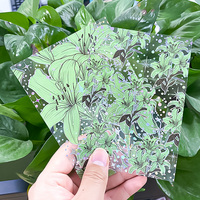 Autocollants personnalisés en vinyle holographique découpés à la forme, étiquettes de logo transparentes de dessin animé, autocollants imperméables découpés à la forme, feuille d'autocollants personnalisée