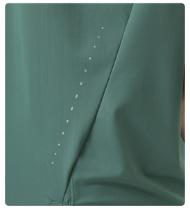 Camiseta Deportiva de Verano para Mujer, Ligera, Transpirable, de Malla, Manga Corta, Cuello Alto, con Abertura Frontal y Logotipo, Nailon y Elastano - Product Image 2