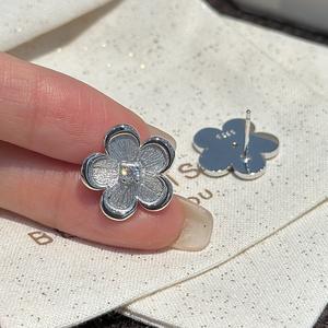 Pendientes Colgantes de Plata de Ley S925 con Diseño de Flor Pequeña, Estilo Medieval Vintage, con Circonita Cepillada, de Lujo Ligero y a la Moda - Product Image 4