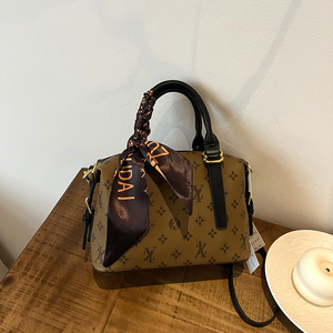 Nouveau design, sac Boston tendance pour femmes, sac bandoulière imprimé classique, sac à main de haute qualité, sac à bandoulière populaire pour femmes - Product Image 5