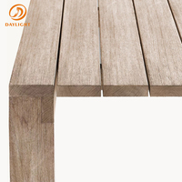 Ensemble de salle à manger d'extérieur en bois, table rectangulaire avec bancs à dossier géométrique et coussins pour patio et jardin