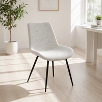 Chaise de salle à manger moderne et durable à assise baquet avec dossier haut et arrondi en tissu gris texturé et pieds noirs pour appartement et atelier