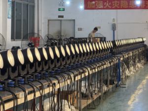 Luce Professionale a Testa Mobile <span class=keywords><strong>LED</strong></span> 300W COB con Zoom e Regolazione della Luminosità per DJ, Discoteche, Palcoscenici, Eventi e Bar - Product Image 4