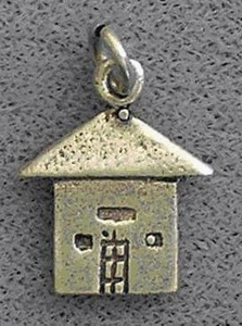 Amuleto de Plata de Ley con Forma de Casa - Regalo Unisex - Product Image 1