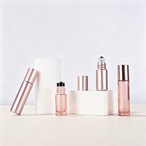 Vente en gros à prix réduit : flacon vide en verre rose doré de 5 ml et 10 ml avec bouchon à bille pour huile de parfum - Product Image 2