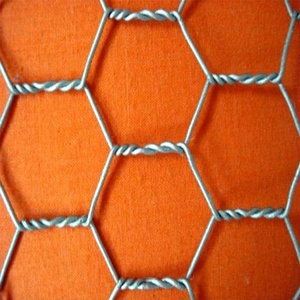 รั้วตาข่ายลวดพลาสติกทรงหกเหลี่ยมเคลือบพีวีซีรั้วฟาร์มทำจากเหล็กพลาสติก - Product Image 4