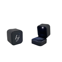 Boîtes à bijoux noires personnalisées avec logo en feuille d'argent, éclairées, à fentes, doublées de mousse et fermeture magnétique