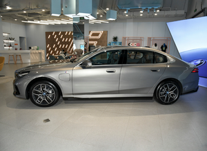 Autos Chinos en Stock, BMW i5 2024 Edrive 35l, Auto Eléctrico de Lujo de Nueva Energía, Sedán Premium, BMW i3 EV - Product Image 3