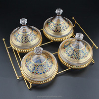 Nouveautés – Tajines Marocaines de Luxe de Style Islamique et Européen en Verre Doré 3 Couleurs avec Support Métallique Doré – Lot de 4 Pièces
