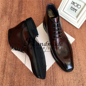 Bottes en cuir montantes style brogue britannique, chaussures de ville formelles en cuir, bottes Martens rétro gravées, bottines tendance à lacets - Product Image 2