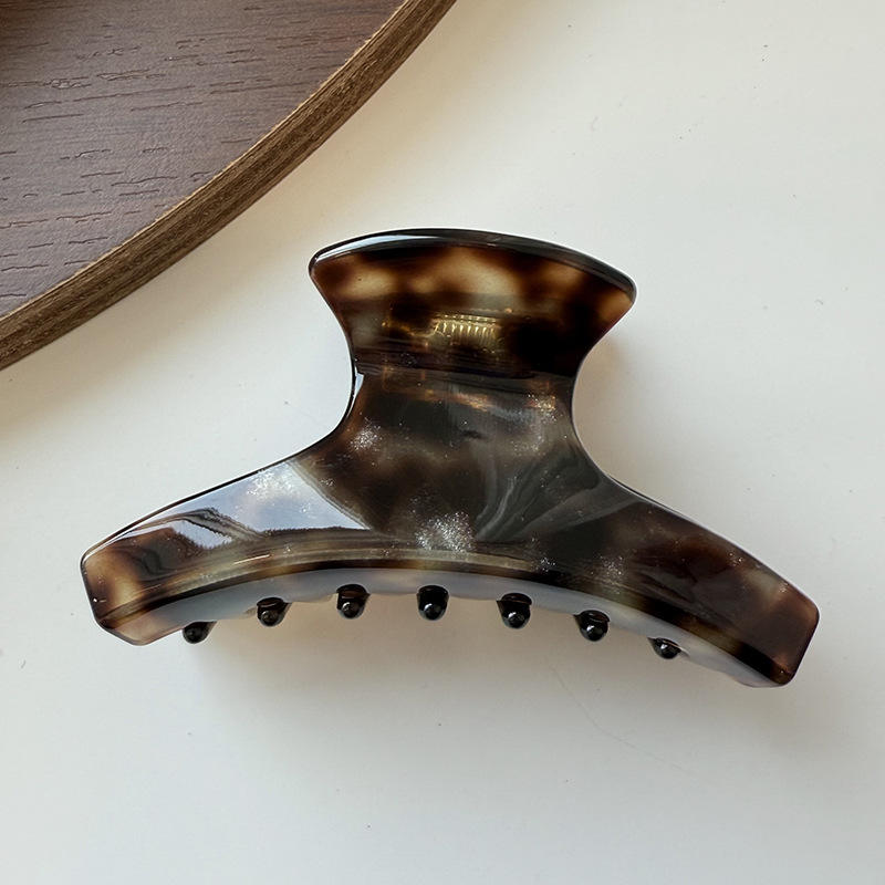 สีน้ำตาล