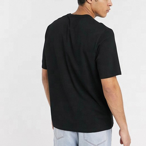 เสื้อยืดลำลองโอเวอร์ไซส์ผ้าฝ้ายถักพิมพ์ลายสีดำสำหรับผู้ชาย ขายส่งจำนวนมาก - Product Image 3