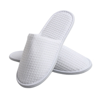 Vente en gros Pantoufles de spa jetables blanches gaufrées bon marché personnalisées pour hôtels