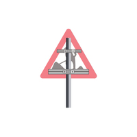 Panneau de signalisation routière personnalisable en aluminium rouge 700*1.5, imprimé UV réfléchissant de quatrième qualité pour la publicité en bord de route