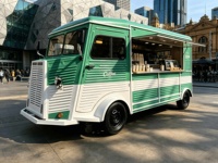 Camion de restauration mobile pour la cuisine du Moyen-Orient avec grill vertical et station de préparation pour les wraps de shawarma et de kebab
