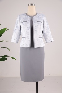 Traje de Diseño Africano de Alta Costura con Tela de Alta Calidad para Oficina e Iglesia - Product Image 4
