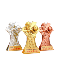 Trophée de champion de trophée de football de galvanoplastie de résine avec le trophée de tireur du meilleur joueur créatif peut être utilisé comme cadeau souvenir