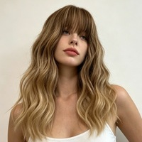 Perruque complète pour femme, best-seller transfrontalier, fabriquée à la machine, avec frange Air Bangs, aspect laine, couleur rose, finition mate, naturelle, avec bonnet en filet rose