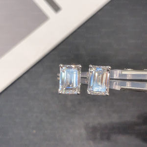 ต่างหูเพชรทรงเหลี่ยมมรกตที่ได้รับการรับรองจาก IGI ตัวเรือนทองคำขาว 9K-18K แบบสี่ก้านสำหรับผู้หญิง - Product Image 2