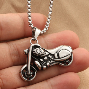 Pendentif moto en acier inoxydable pour hommes, collier de style rétro punk, chaîne de 3.0x60cm incluse - Product Image 3