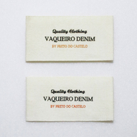 Etiqueta tejida personalizada con damasco en relieve, logotipo de silicona 3D con corte láser, etiqueta tejida de 2 cabezas para prendas de vestir, serigrafía