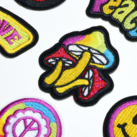 Fleur de paix coeur sourire amour patchs de broderie personnalisé paix puissance fleur brodé fer sur patch pour vêtements chapeaux sacs