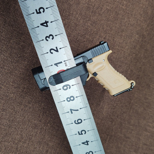 Llavero con Pistola en Miniatura, Funda Protectora de ABS, Llavero con Funda para Modelo de Aleación a Escala 1:3 - Product Image 6